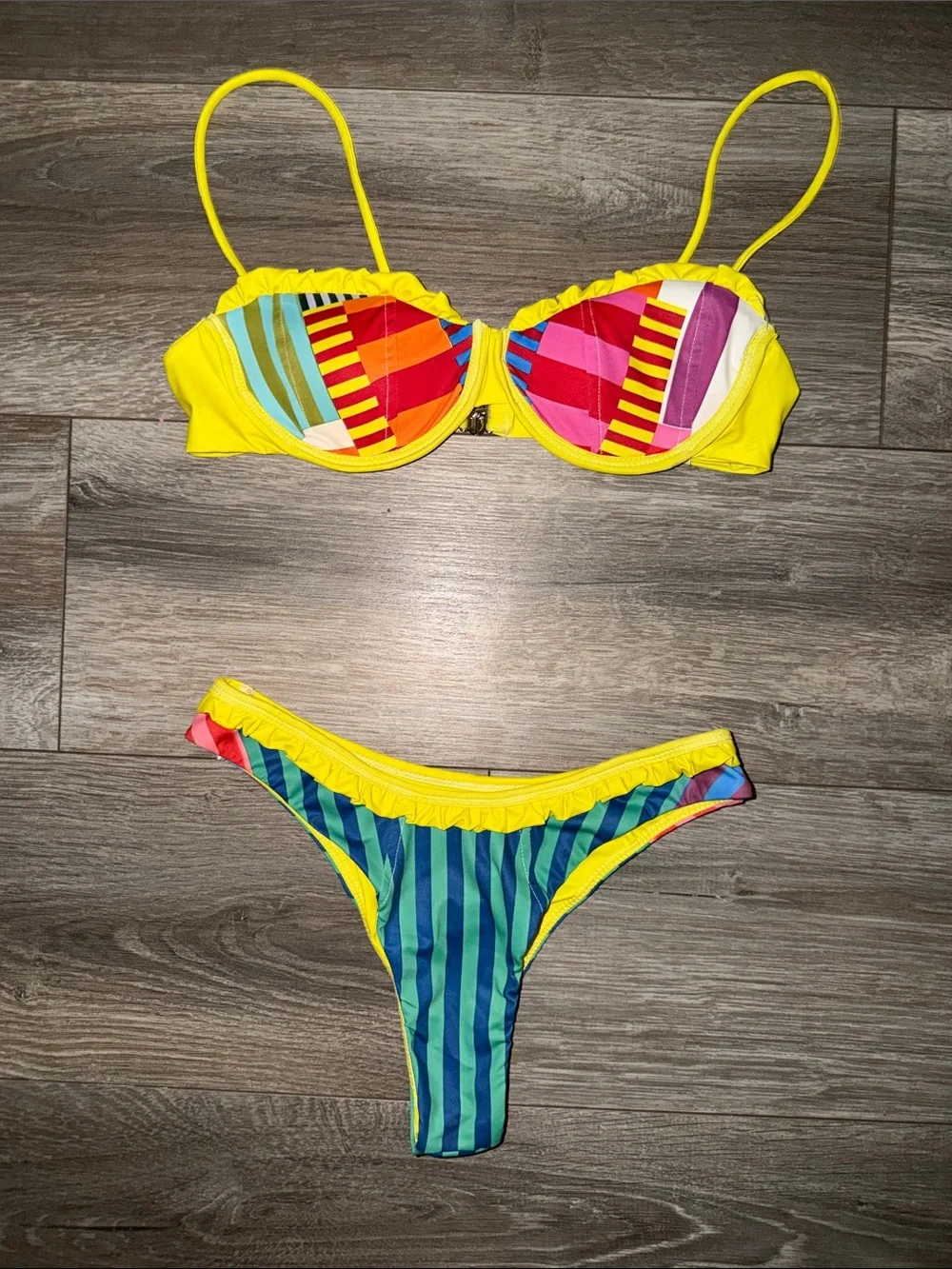 TikTok Viral Yellow-Trim Multi-Stripe Women's Bikini Set